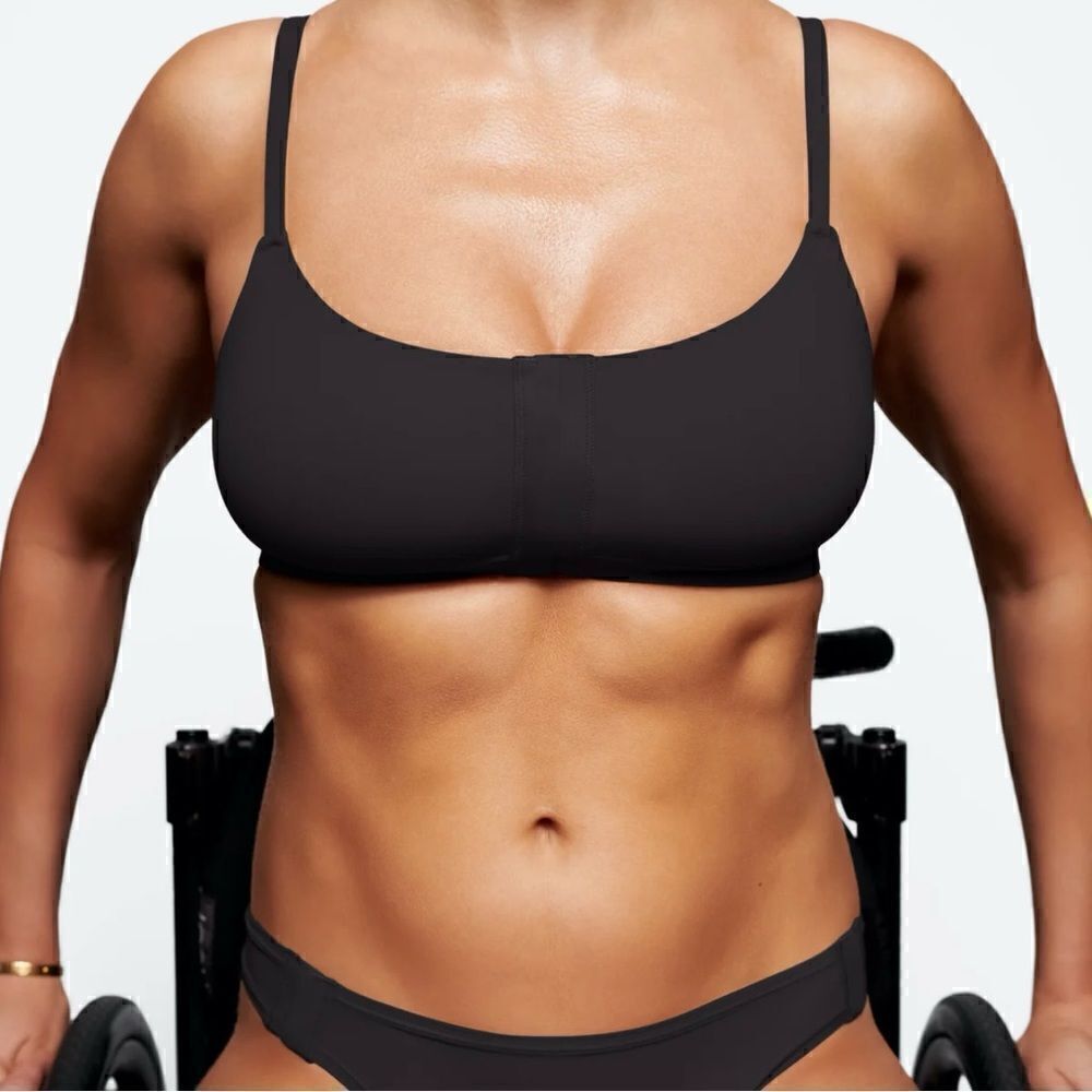 SKIMS Fits Everybody Adaptive Scoop Bralette in Onyx